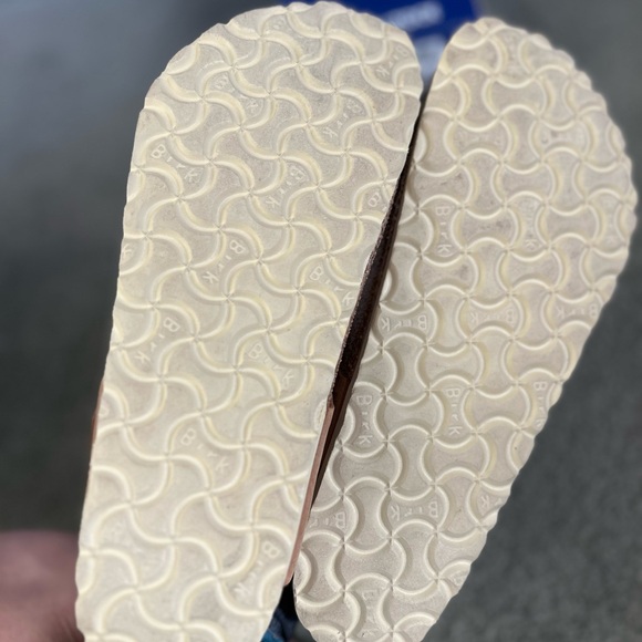 BIRKENSTOCK Braided Gizeh in Cognac. - Picture 4 of 5